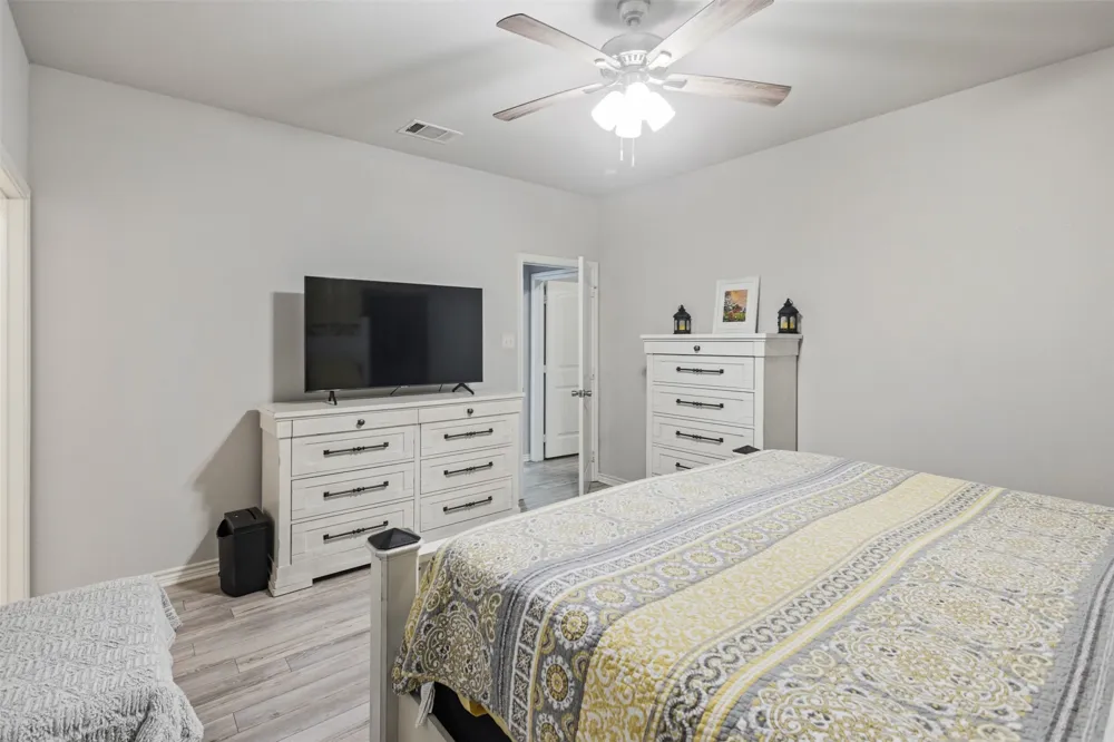 591 E Eubank Street Mabank, TX 75147