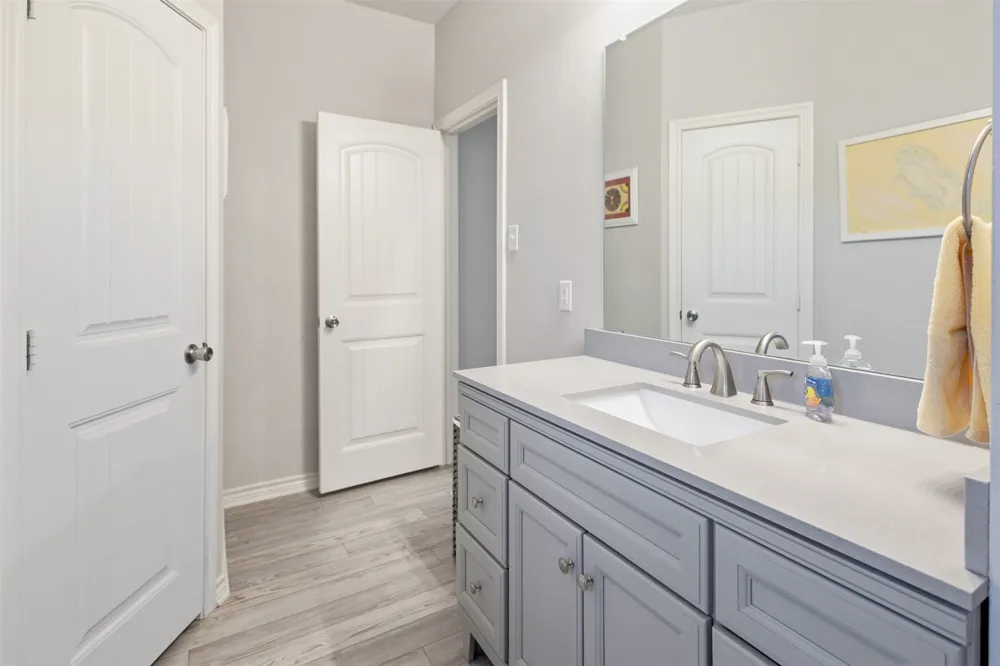 591 E Eubank Street Mabank, TX 75147