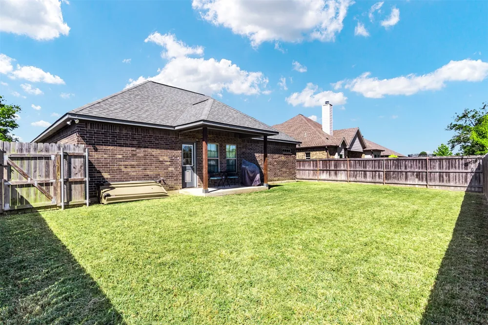591 E Eubank Street Mabank, TX 75147