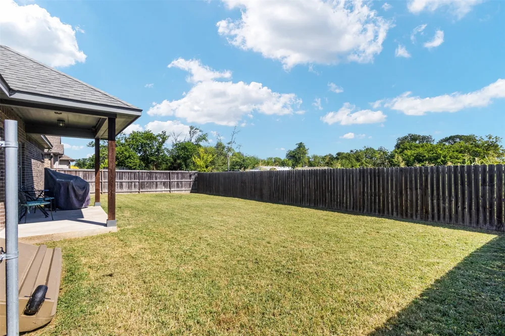 591 E Eubank Street Mabank, TX 75147