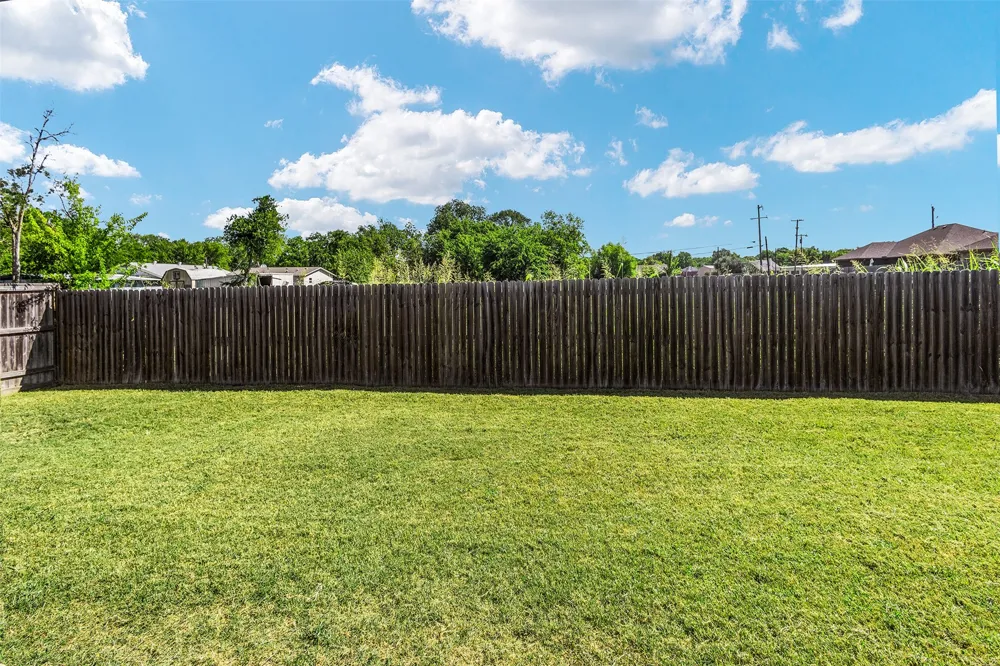 591 E Eubank Street Mabank, TX 75147