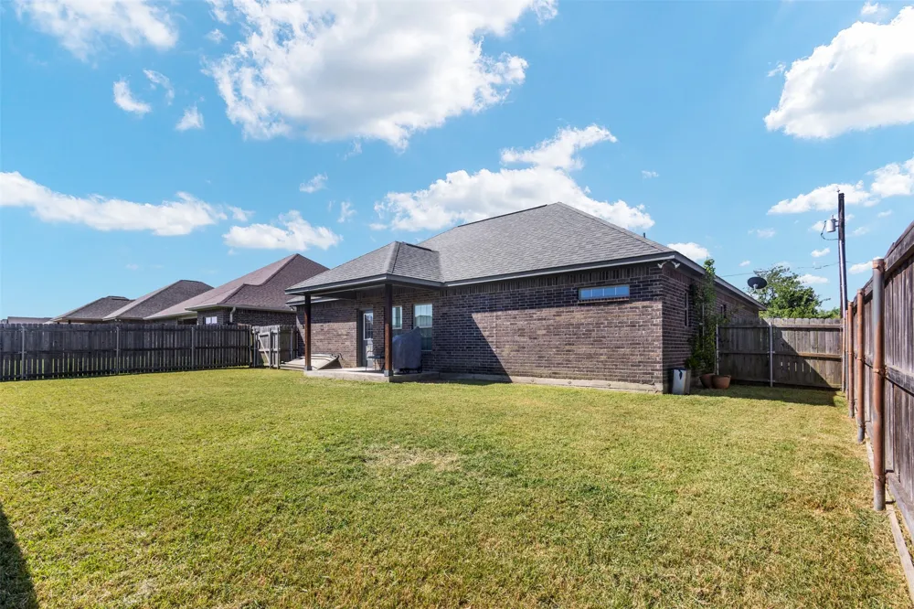 591 E Eubank Street Mabank, TX 75147