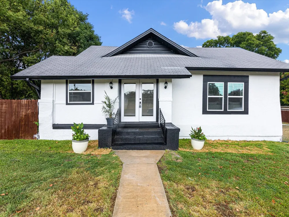 611 Cherry Street Bowie, TX 76230