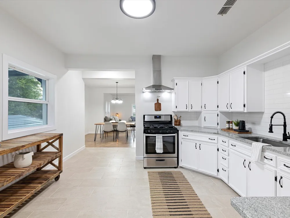 611 Cherry Street Bowie, TX 76230