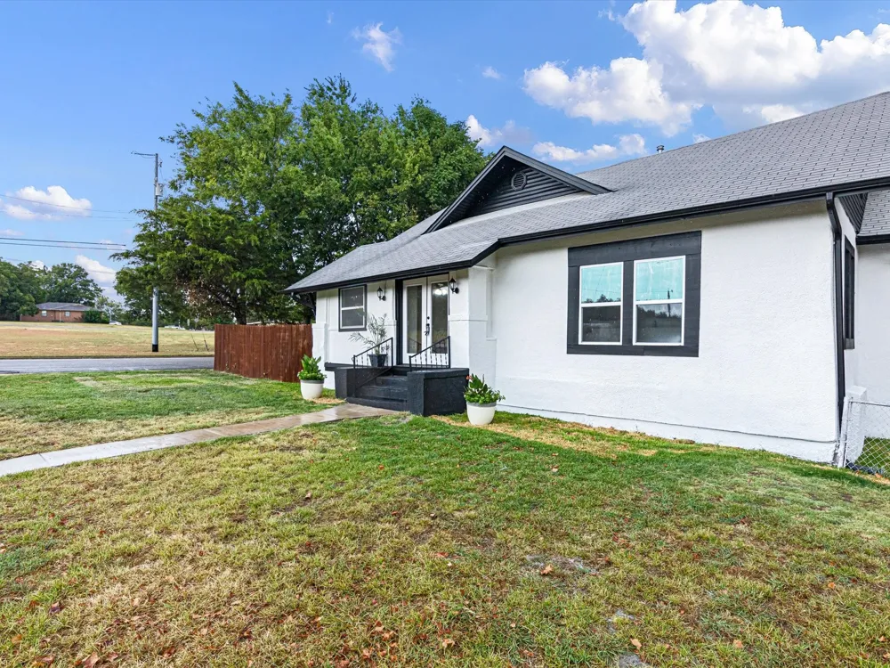 611 Cherry Street Bowie, TX 76230