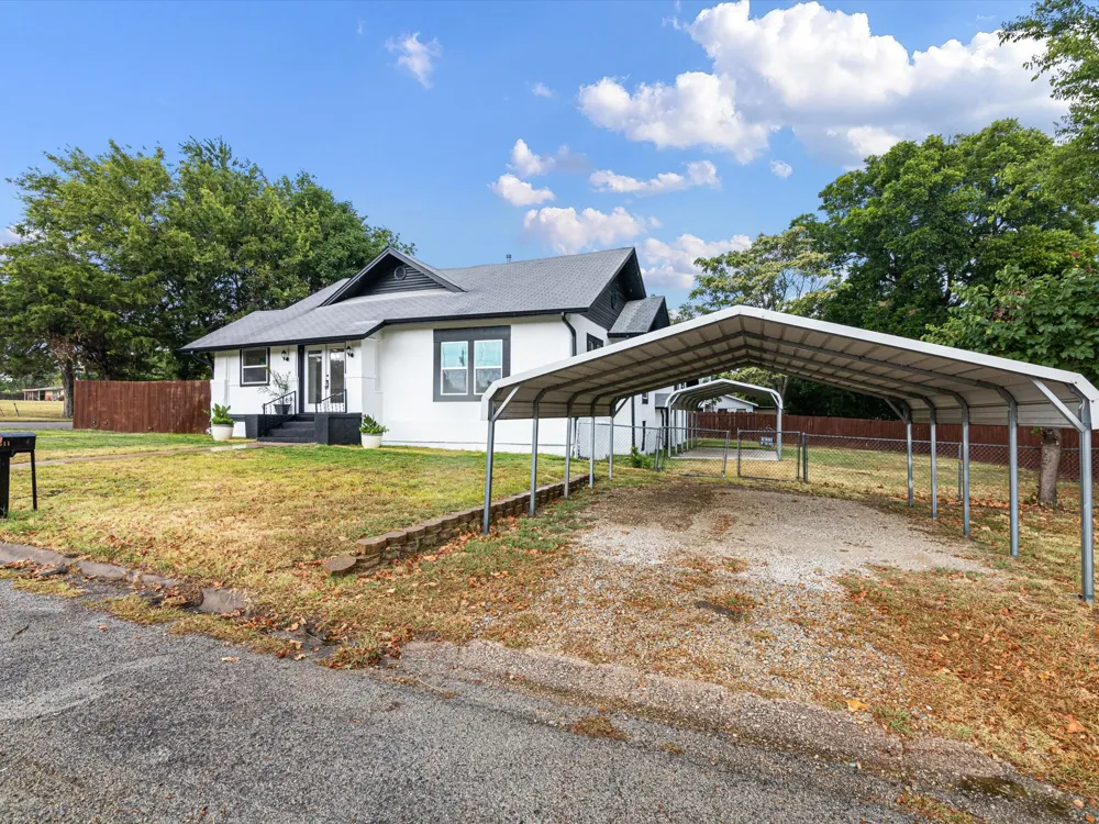 611 Cherry Street Bowie, TX 76230