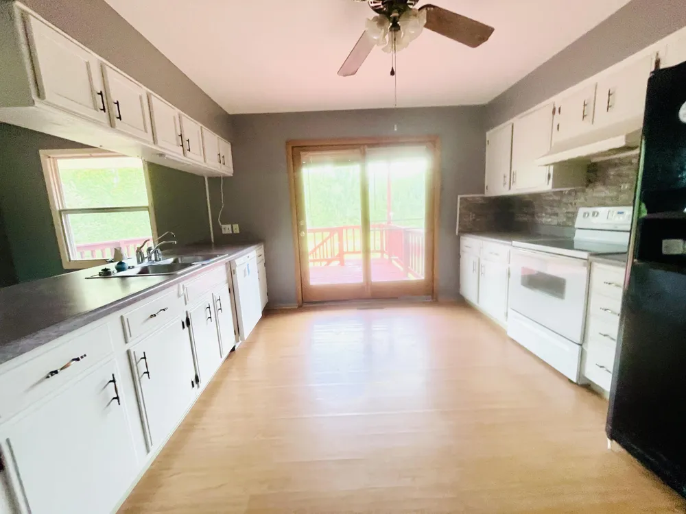 1806 Barr Street Hillsdale, MI 49242