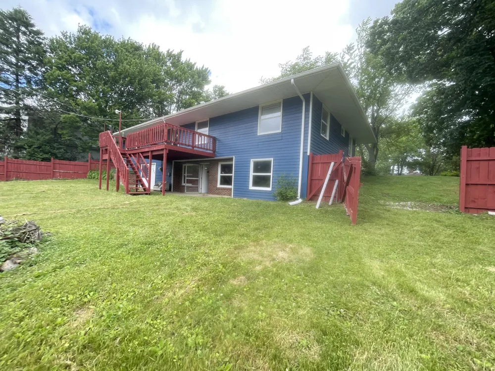 1806 Barr Street Hillsdale, MI 49242