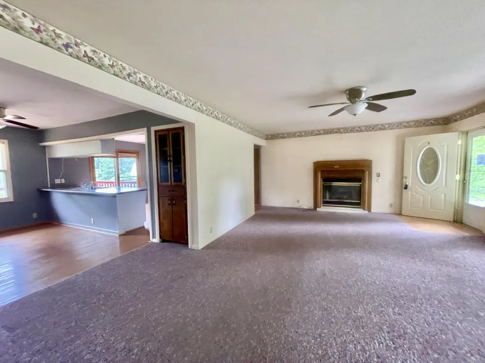 1806 Barr Street Hillsdale, MI 49242