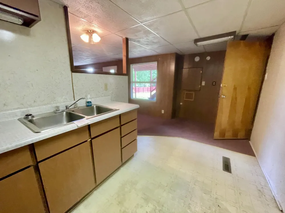 1806 Barr Street Hillsdale, MI 49242