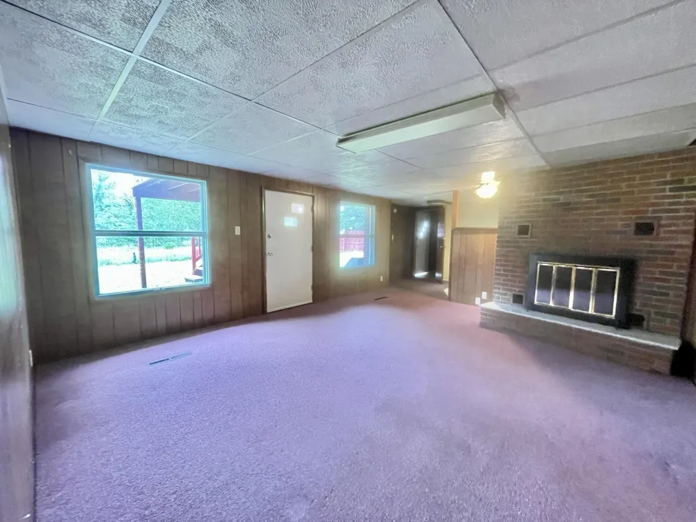 1806 Barr Street Hillsdale, MI 49242