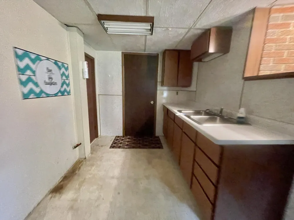 1806 Barr Street Hillsdale, MI 49242
