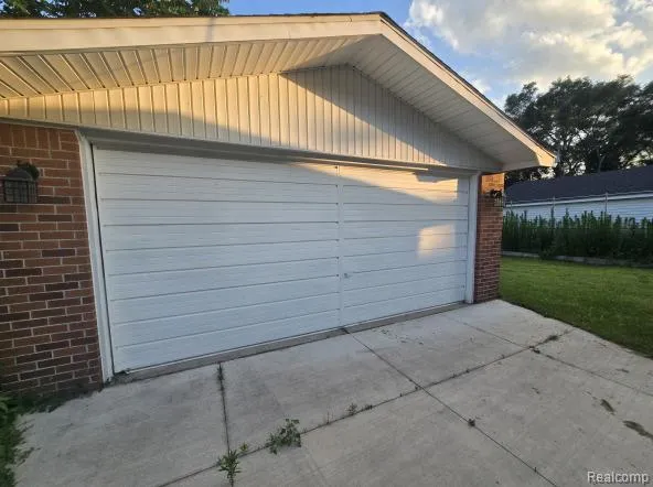 1292 Moulin Avenue Madison Heights City, MI 48071
