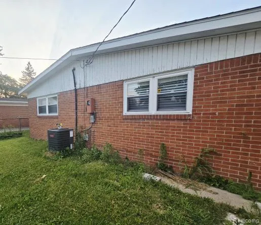 1292 Moulin Avenue Madison Heights City, MI 48071