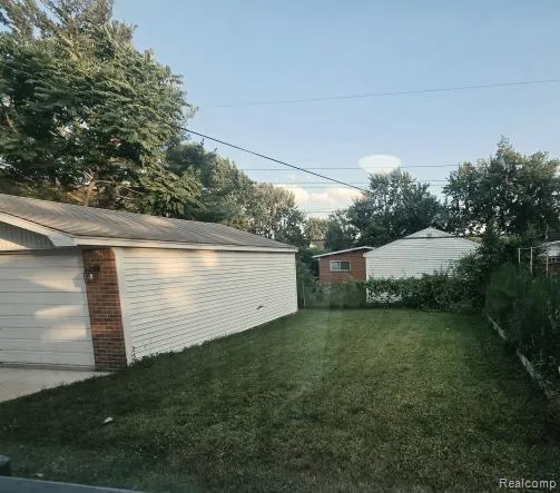 1292 Moulin Avenue Madison Heights City, MI 48071