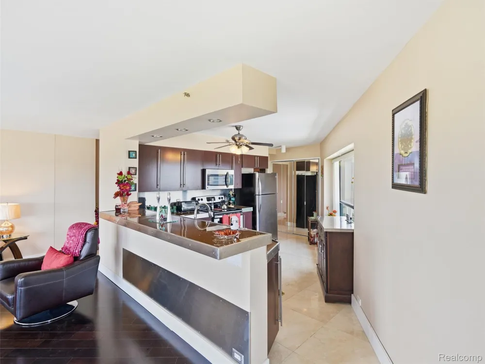 5000 Town Center #1806 Southfield City, MI 48075