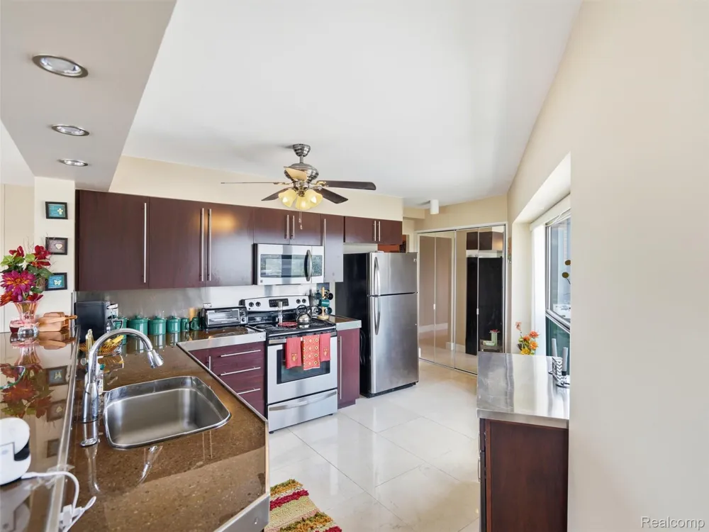 5000 Town Center #1806 Southfield City, MI 48075