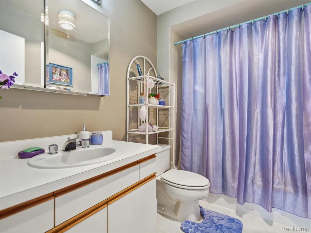 5000 Town Center #1806 Southfield City, MI 48075