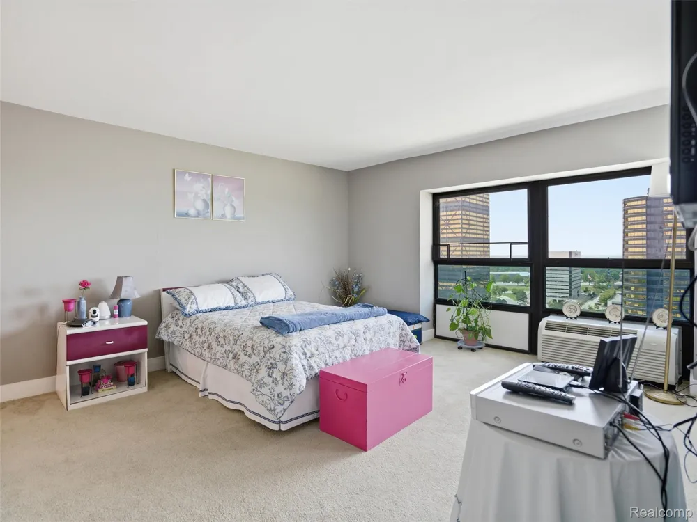 5000 Town Center #1806 Southfield City, MI 48075