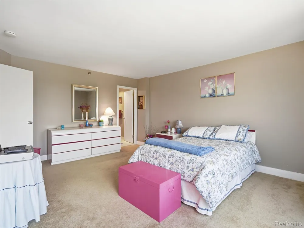 5000 Town Center #1806 Southfield City, MI 48075