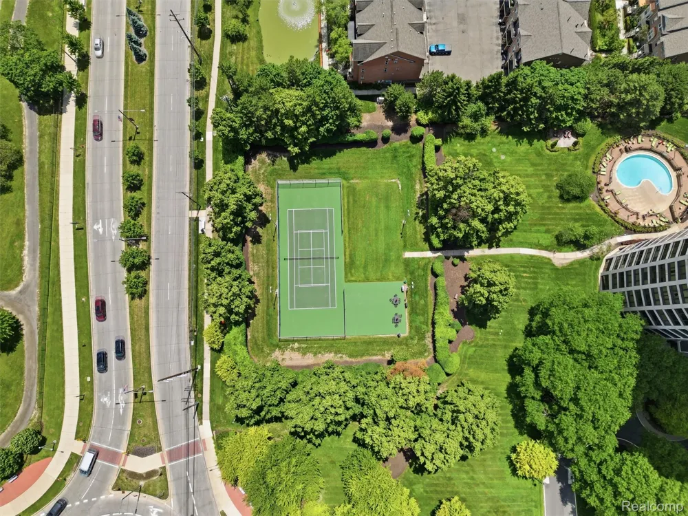 5000 Town Center #1806 Southfield City, MI 48075