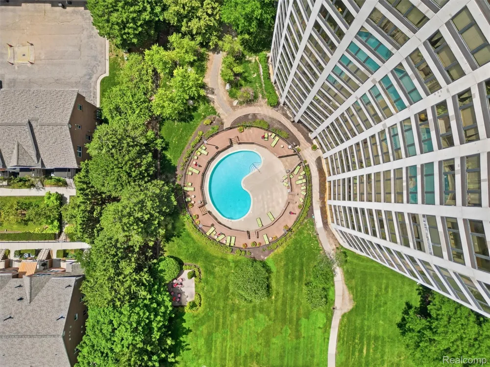 5000 Town Center #1806 Southfield City, MI 48075