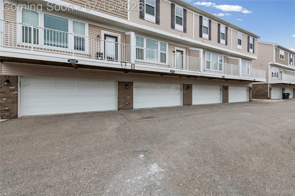 4616 Bradley Circle Troy City, MI 48085