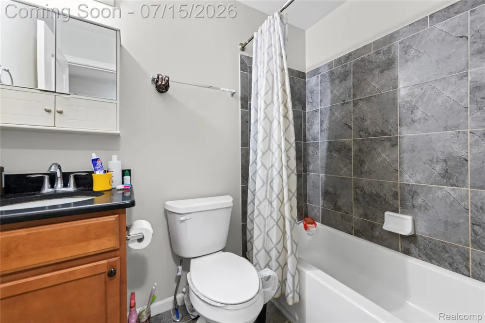 4616 Bradley Circle Troy City, MI 48085