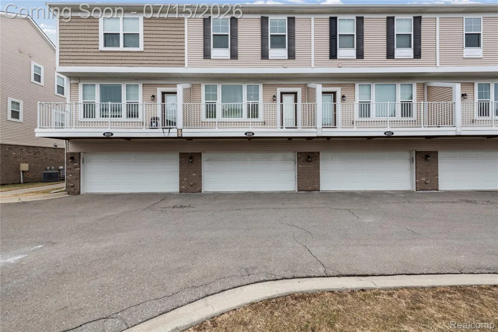 4616 Bradley Circle Troy City, MI 48085