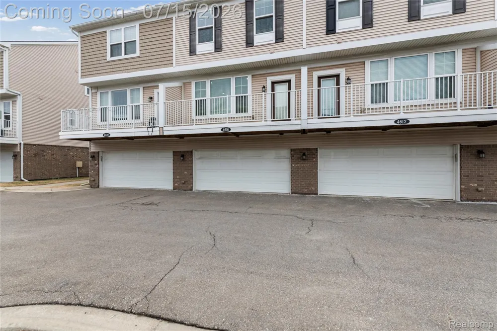 4616 Bradley Circle Troy City, MI 48085