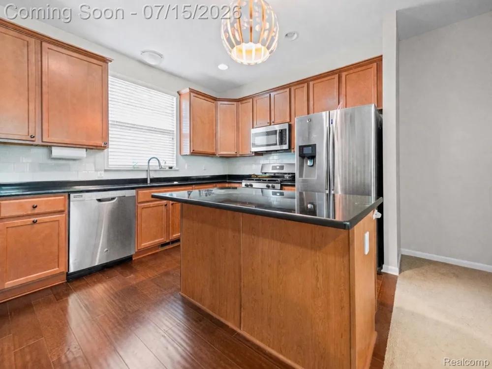 4616 Bradley Circle Troy City, MI 48085