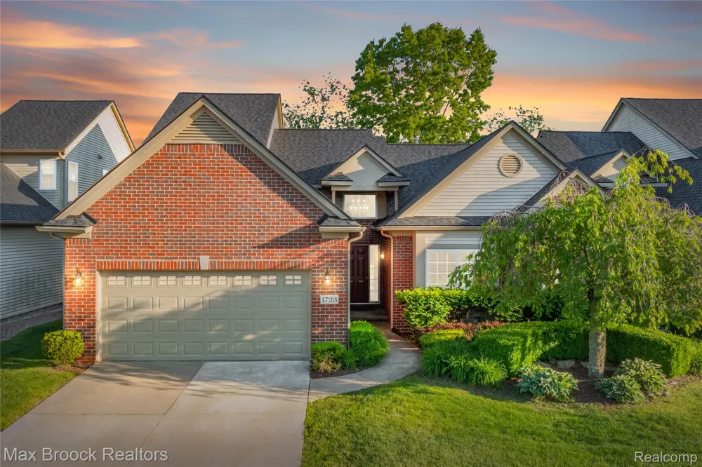 1723 Pine Forest Drive Commerce Charter Township, MI 48390