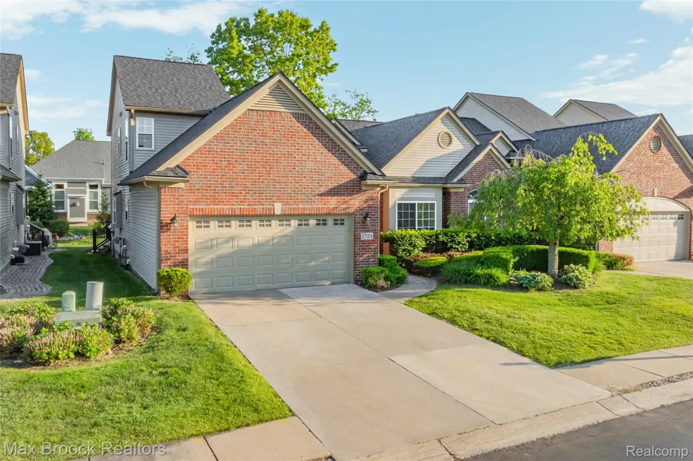 1723 Pine Forest Drive Commerce Charter Township, MI 48390