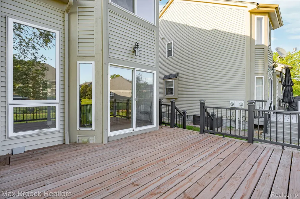 1723 Pine Forest Drive Commerce Charter Township, MI 48390