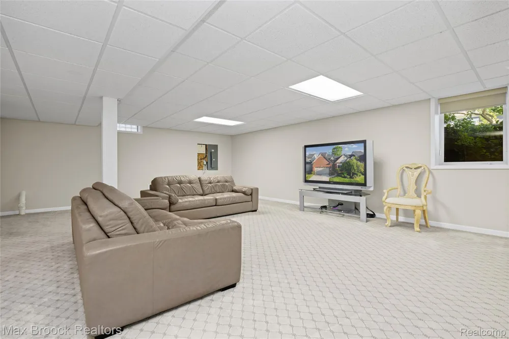 1723 Pine Forest Drive Commerce Charter Township, MI 48390