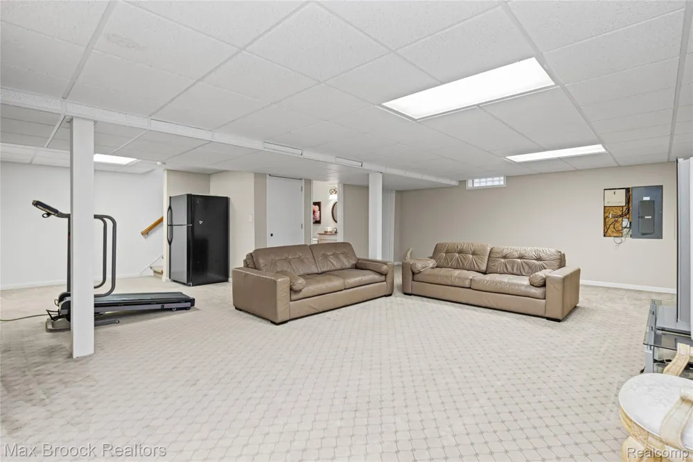 1723 Pine Forest Drive Commerce Charter Township, MI 48390