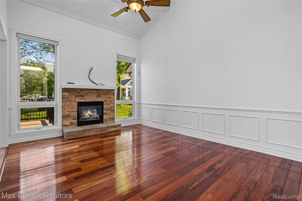1723 Pine Forest Drive Commerce Charter Township, MI 48390