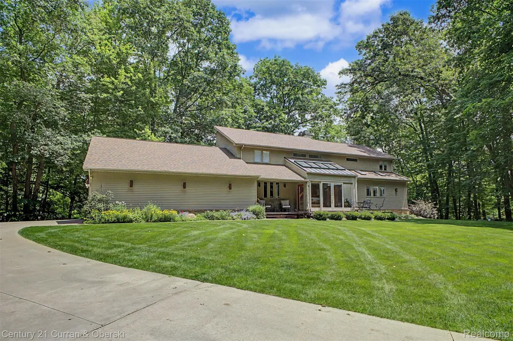 11349 Philway St Court Brighton Township, MI 48114