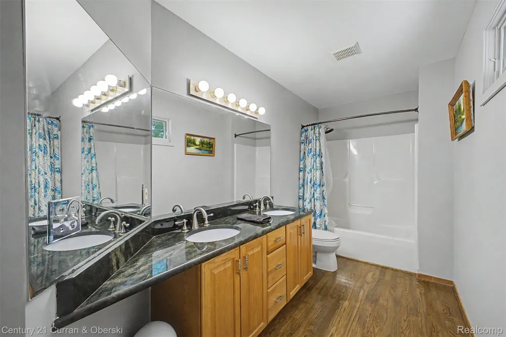 11349 Philway St Court Brighton Township, MI 48114