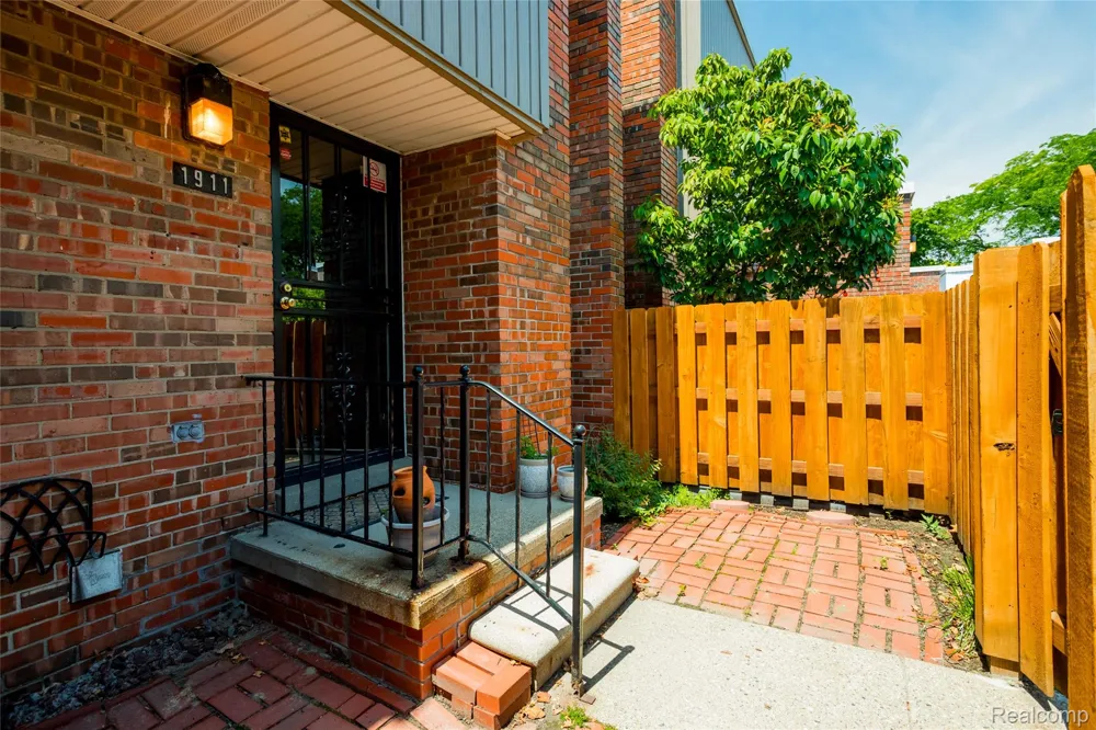 1911 Hyde Park Detroit City, MI 48207