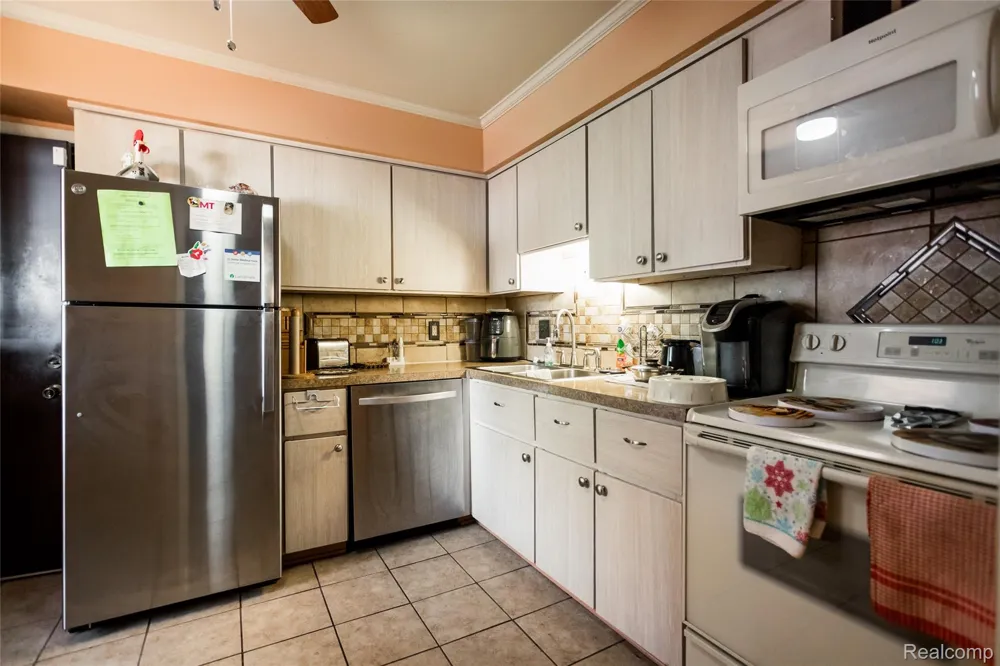 1911 Hyde Park Detroit City, MI 48207