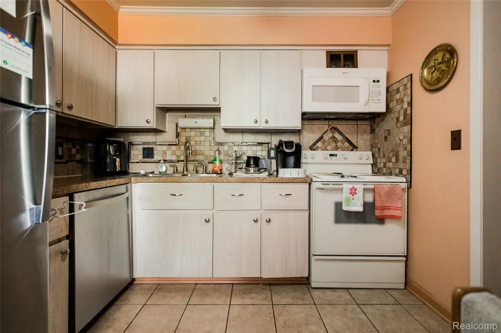 1911 Hyde Park Detroit City, MI 48207