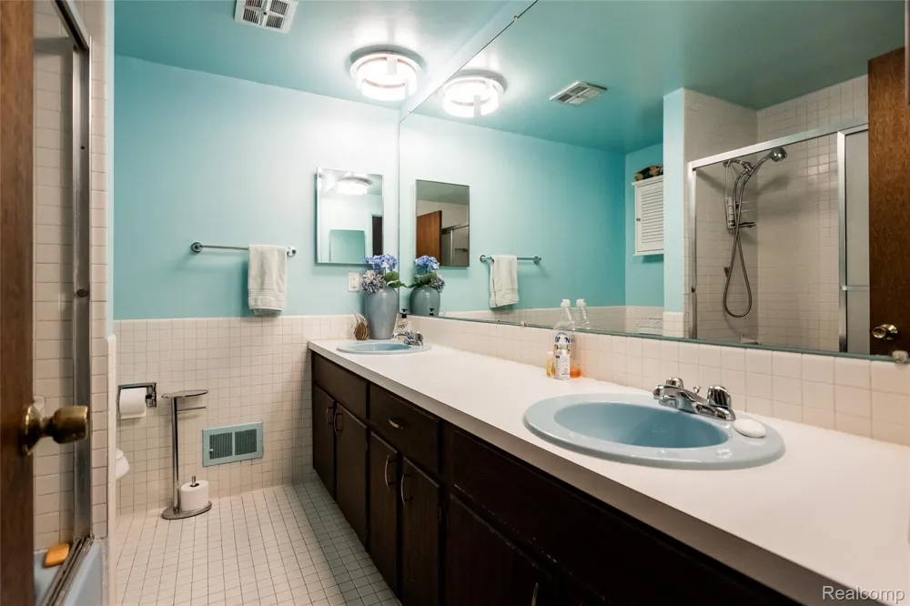 1911 Hyde Park Detroit City, MI 48207