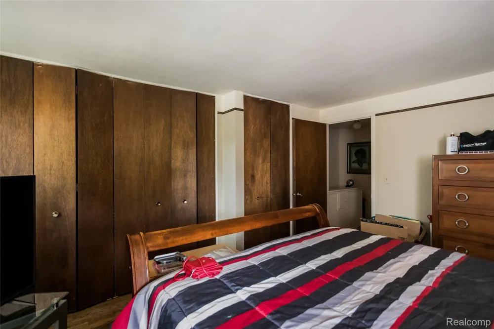 1911 Hyde Park Detroit City, MI 48207