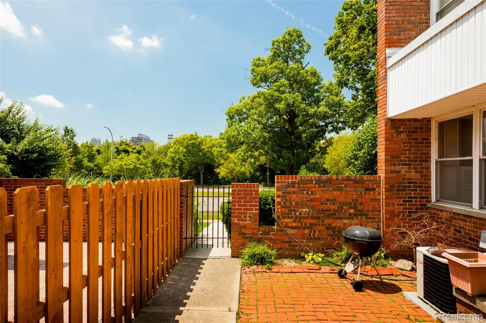 1911 Hyde Park Detroit City, MI 48207