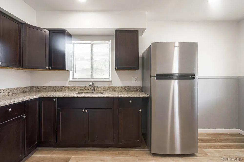 2475 S COMMERCE ROAD #10 Wolverine Lake Village, MI 48390