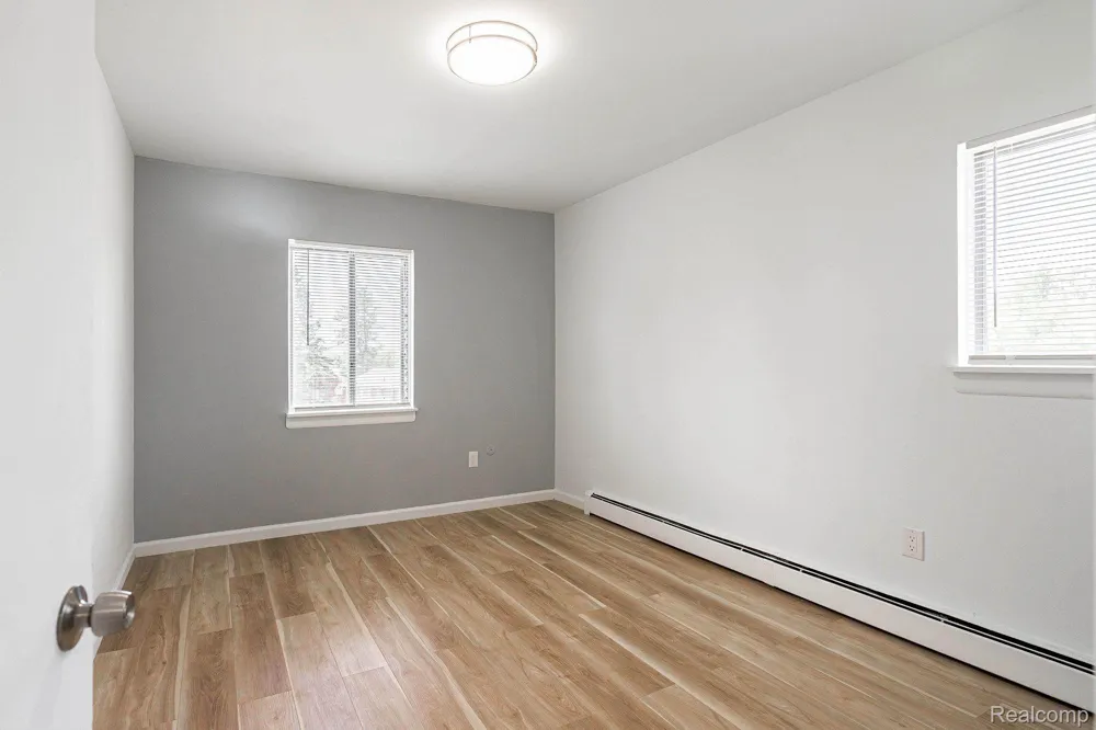 2475 S COMMERCE ROAD #10 Wolverine Lake Village, MI 48390