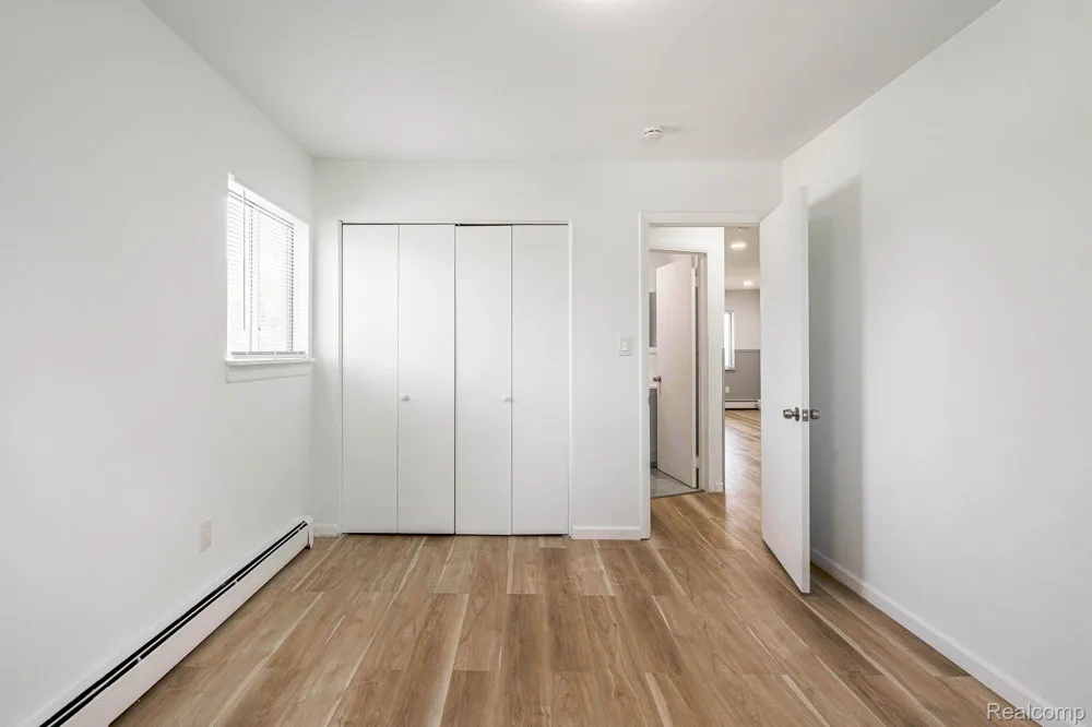 2475 S COMMERCE ROAD #10 Wolverine Lake Village, MI 48390