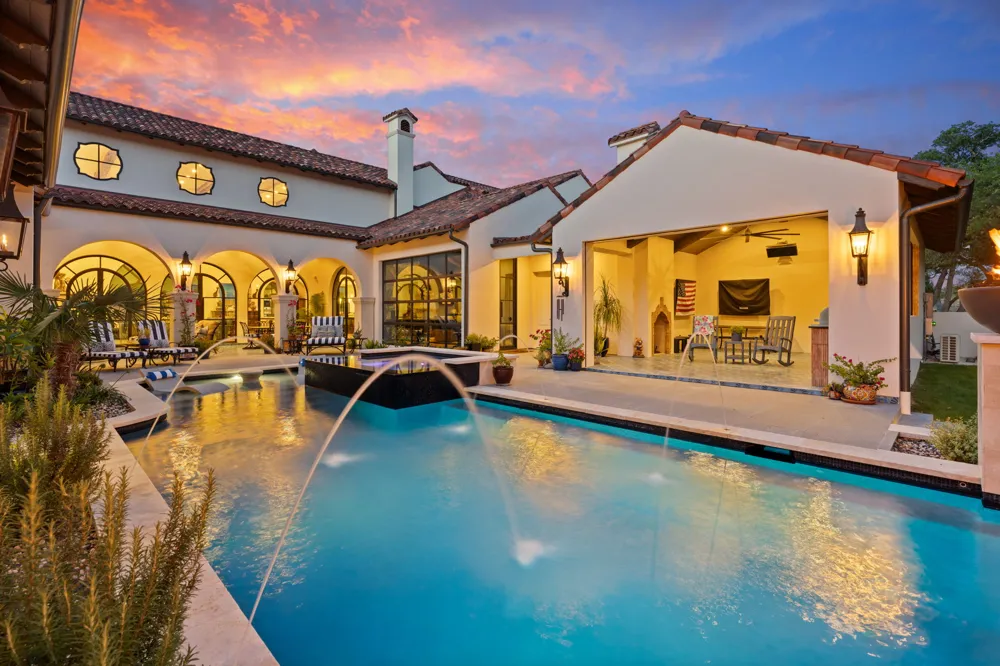 125 Plaza Escondido Horseshoe Bay, TX 78657