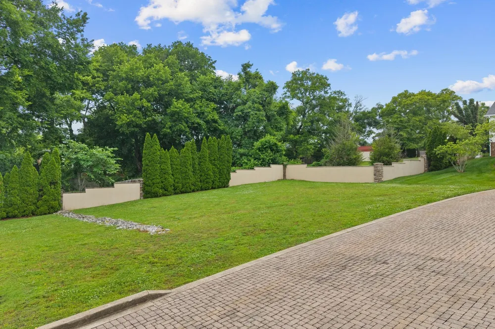 705 Halcyon Way Columbia, TN 38401